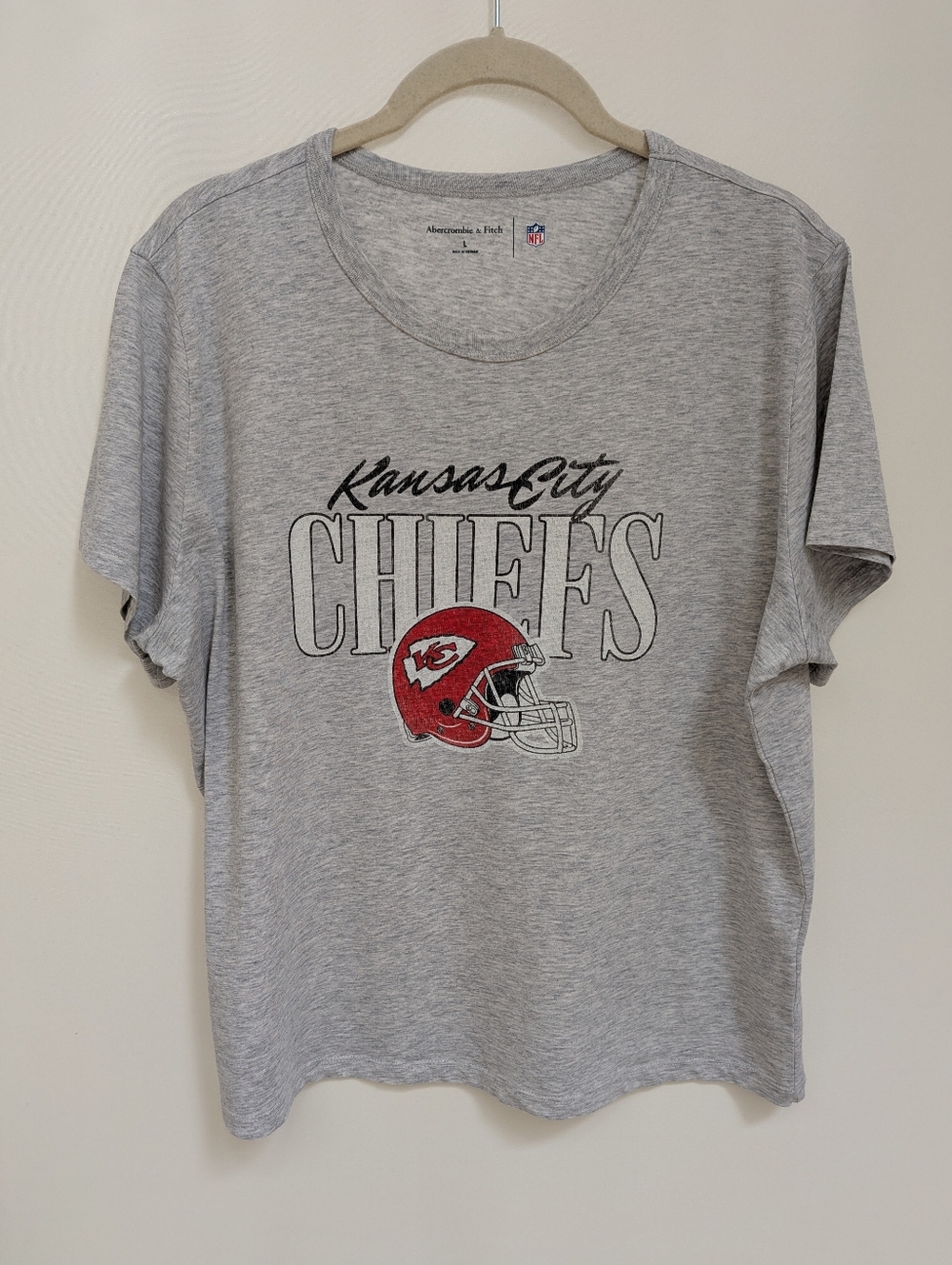 NEW Abercrombie Short Sleeve Kansas City Chiefs Graphic Skimming T-shirt Large